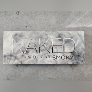 Urban Decay Naked Smoky eyeshadow palette